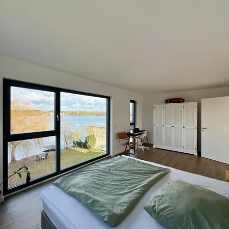 Villa Modern House With Garden & Private Jetty *